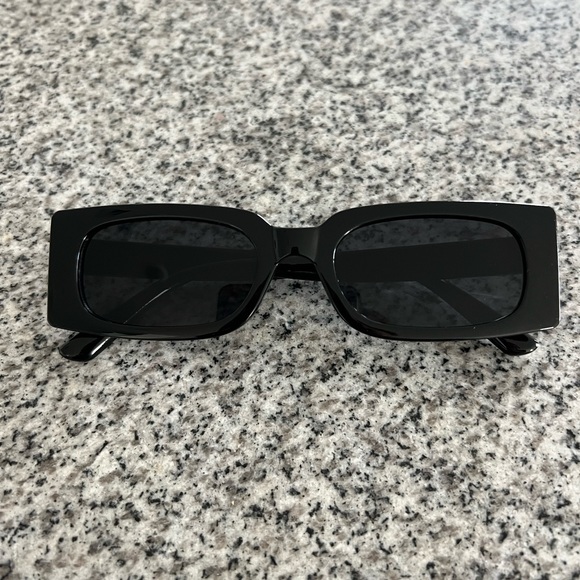 Black squared sunglasses - Picture 3 of 3